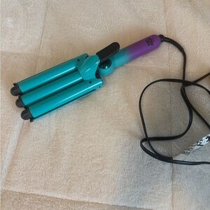 3-Barrel hair crimper barely used and heat goes up to 410 degrees